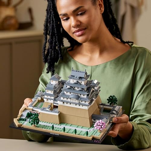 LEGO Architecture Burg Himeji, Modellbausatz für Erwachsene, Wahrzeichen-Kollektion, Set für Fans kreativer Gartenarbeit und japanischer Kultur, mit Kirschblütenbaum, Geschenk für Sie und Ihn 21060
