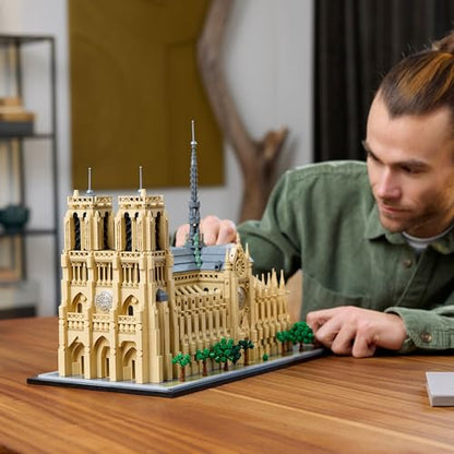 LEGO Architecture Notre-Dame de Paris, Sammlerstück für Erwachsene, Souvenir aus Frankreich, Geschenk für Frauen, Männer, Globetrotter und alle Geschichtsbegeisterten, architektonische Modellbau 21061