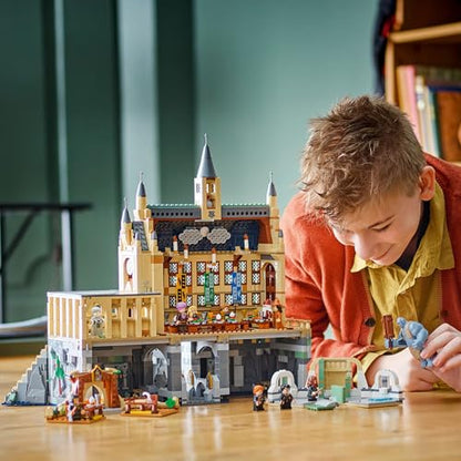 LEGO Harry Potter Schloss Hogwarts: Die Große Halle, Zauberer-Spielzeug zum Sammeln, mit 11 Minifiguren, darunter auch Hermine Granger, magisches Geschenk für Jungen und Mädchen 76435
