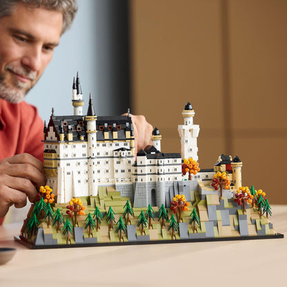 LEGO Architecture Schloss Neuschwanstein - Kreatives Bastelset und Konstruktionsspielzeug - Spielzeug für Männer und Frauen - Dekoration zum Bauen - Modellbau und Geschenk für Erwachsene - 21063