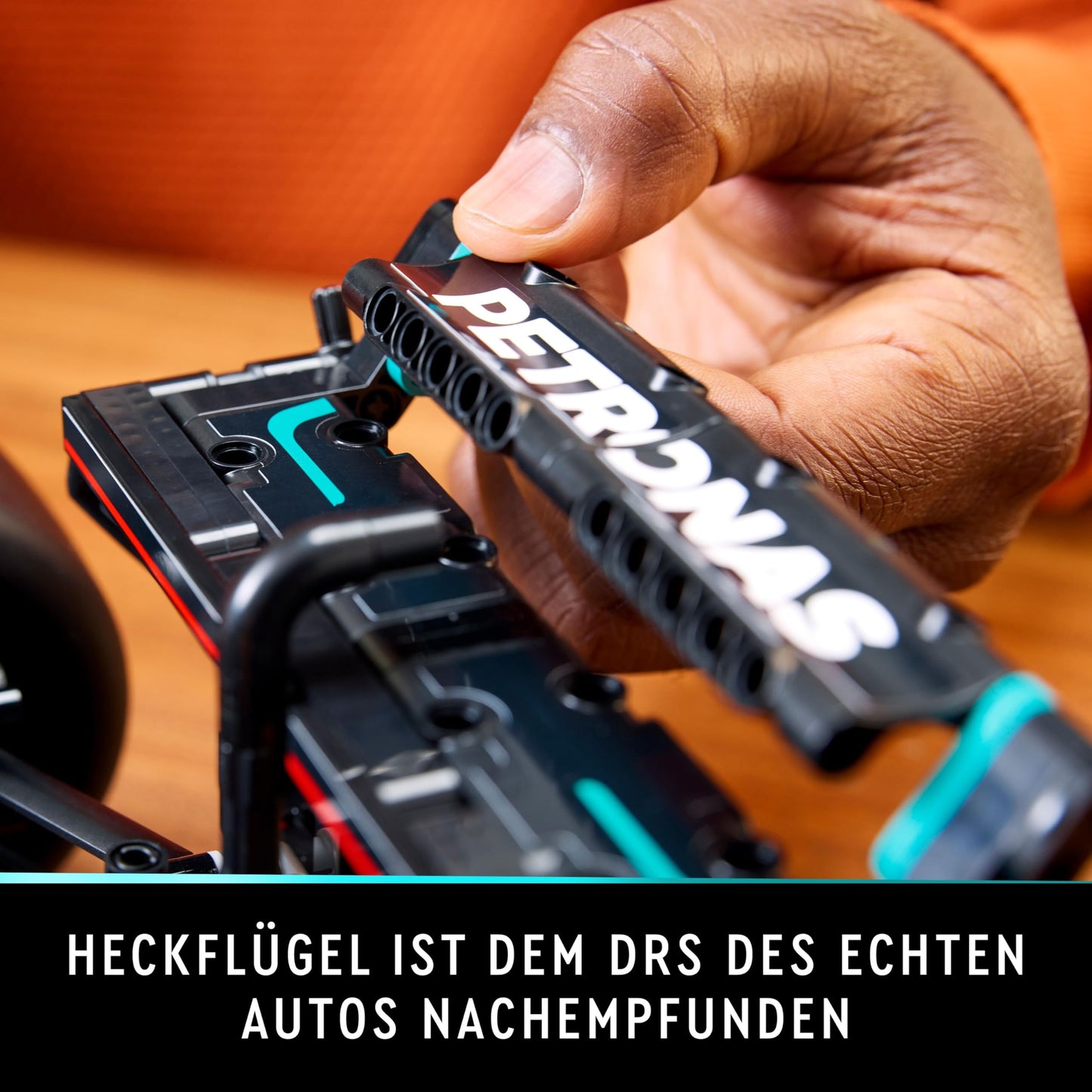 LEGO Technic Mercedes-AMG F1 W14 E Performance Set für Erwachsene, Maßstabsgetreuer Rennwagen Modellbausatz, Sammlerstücke für Zuhause oder Büro, Formel 1 Geschenke für Männer, Frauen 42171